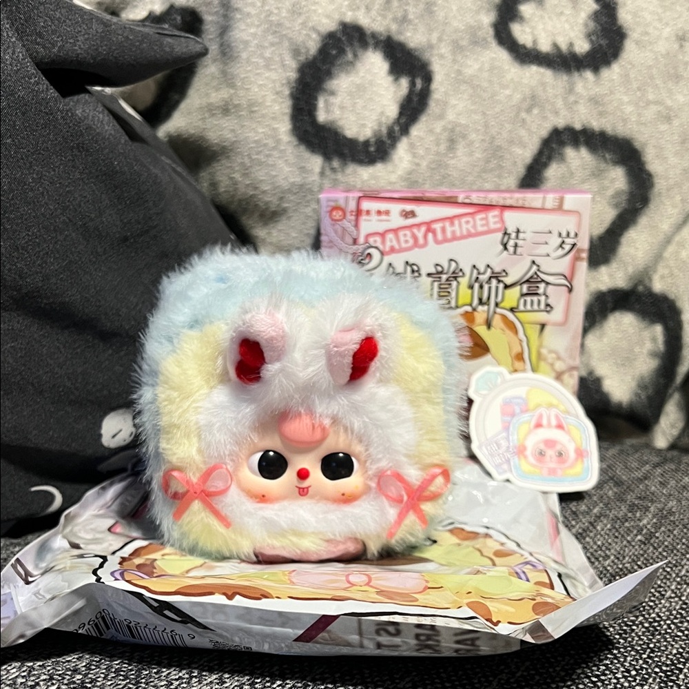 NWT Confirmed Baby Three Bunny Jewelry Box